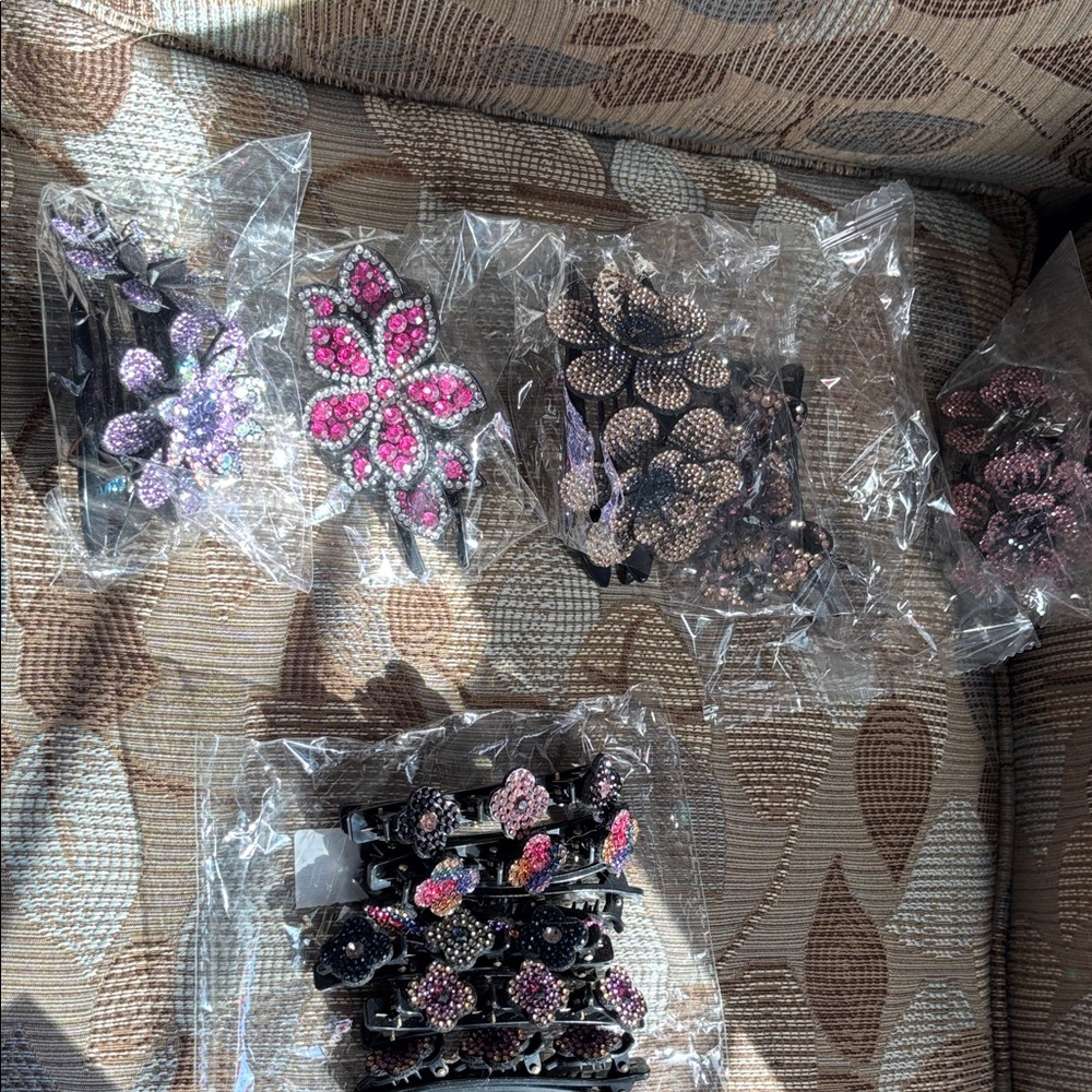 Floral Rhinestone Hair Clips Set - Black and Pink